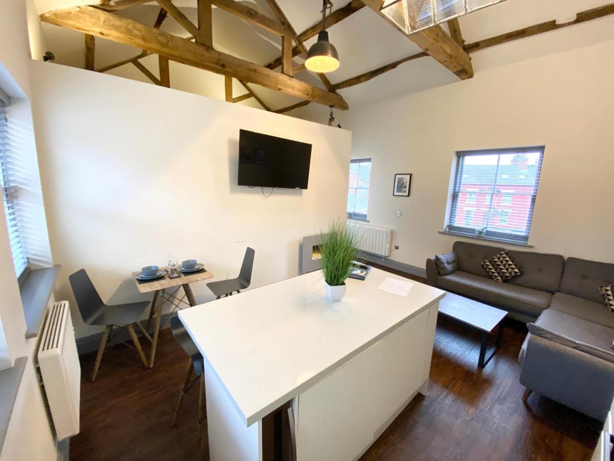 Loft At The Coach House Apartments Лидс Экстерьер фото