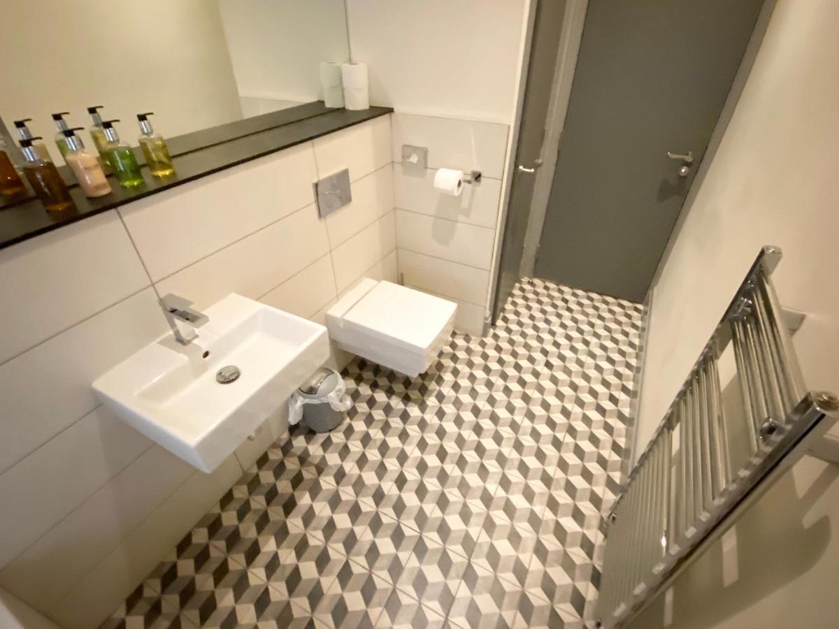 Loft At The Coach House Apartments Лидс Экстерьер фото