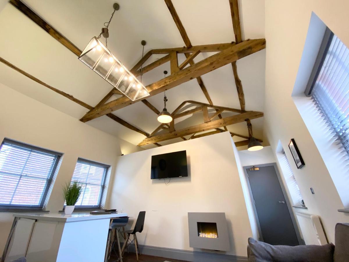 Loft At The Coach House Apartments Лидс Экстерьер фото
